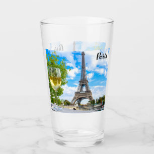Eiffel torn med vit vin glaskopp