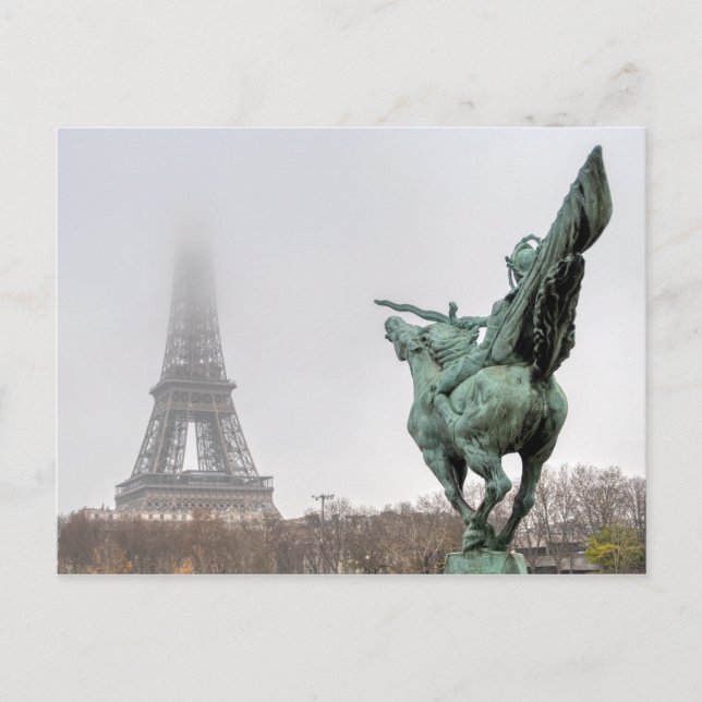 Eiffel Torn och Bir-hakeim-bron på en mistdag Vykort (Framsida)