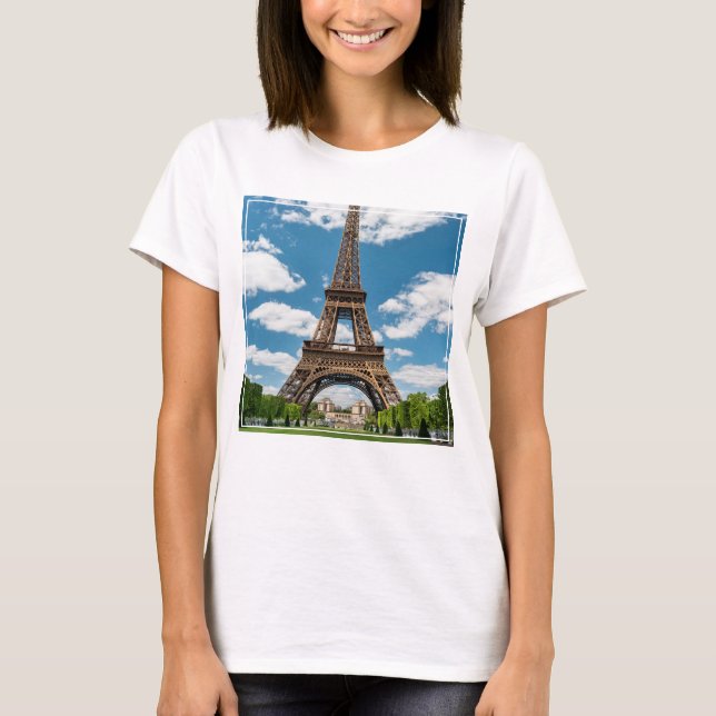 Eiffel Tower View from Champ de Mars Public Park T Shirt (Framsida)