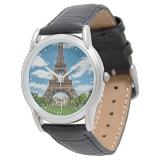 Eiffeltornet sett från Champ de Mars offentliga pa Armbandsur