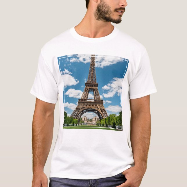 Eiffeltornets vy från Champ de Mars offentliga par T Shirt (Framsida)