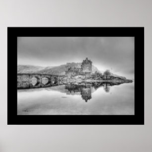 Eilean Donan Castle i Skottland (Black and White) Poster