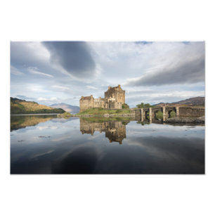 Eilean Donan Castle med reflexion i Skottland Fototryck