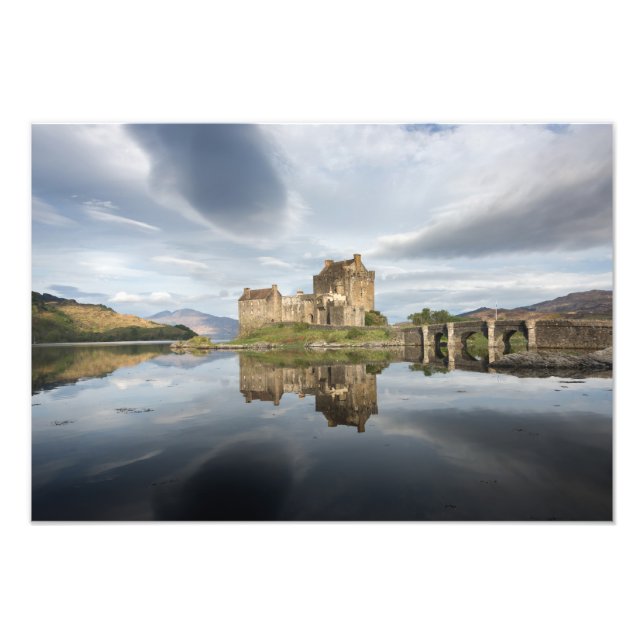 Eilean Donan Castle med reflexion i Skottland Fototryck (Framsidan)