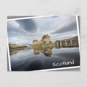 Eilean Donan Castle med reflexion i Skottland Vykort
