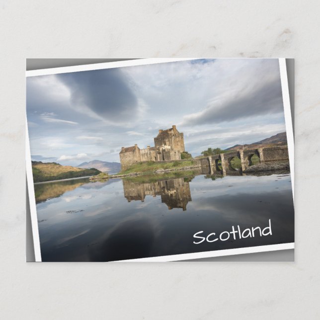 Eilean Donan Castle med reflexion i Skottland Vykort (Framsida)