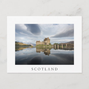 Eilean Donan Castle med reflexion i Skottland Vykort