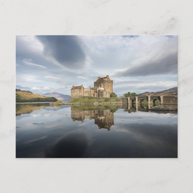Eilean Donan Castle med reflexion i Skottland Vykort (Framsida)