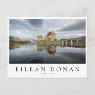 Eilean Donan Castle med reflexion i Skottland Vykort