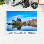 Eilean Donan Castle - Skottland Vykort<br><div class="desc">Vackert vykort med ett originalfoto av ett av de mest ikoniska kasten i de skotska högländerna,  Eilean Donan Castle</div>