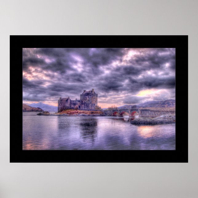 Eilean Donan Castle vid Sunset (Borderad) Poster (Framsidan)