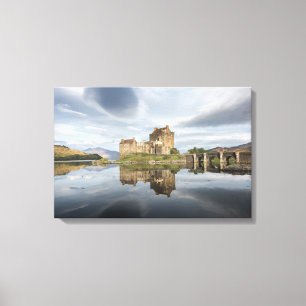 Eilean Donan slott med reflexion i Skottland Canvastryck