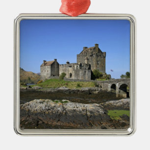 Eilean Donan slott, Skottland. Den berömda Eilean Julgransprydnad Metall