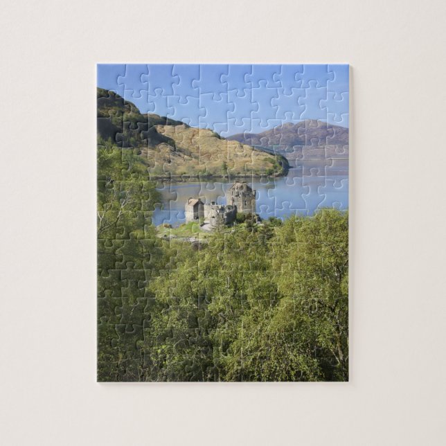 Eilean Donan slott, Skottland. Den berömda Eilean Pussel (Vertikal)