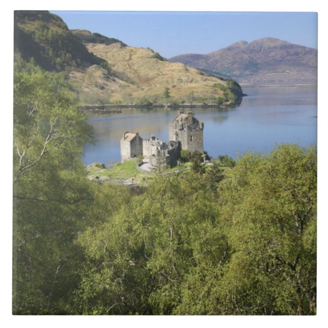 Eilean Donan slott, Skottland. Det berömda Eilean Kakelplatta (Framsidan)