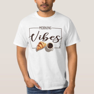 Eine Tasse Kaffee mit Croissant Abbildung T Shirt