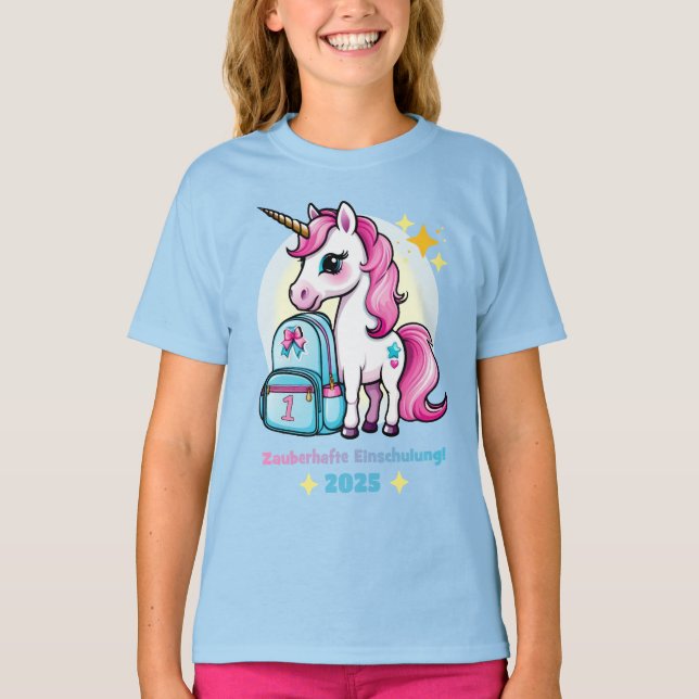 Einhorn mit Schultasche - Zauberhafte Einschulung T Shirt (Framsida)