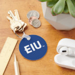 EIU Block Brev Nyckelring<br><div class="desc">Den här designen har den fetstilta logotypen block-brev som representerar Östra Illinois Universiteten (EIU). Akronymen "EIU" visas på en framträdande plats i ett starkt, sans-serif-typsnitt som förmedlar en känsla av stabilitet och akademisk styrka. Brev är ett fast, djupt blått, ett färg som är förenat med universiteten, mot en ren, vit...</div>
