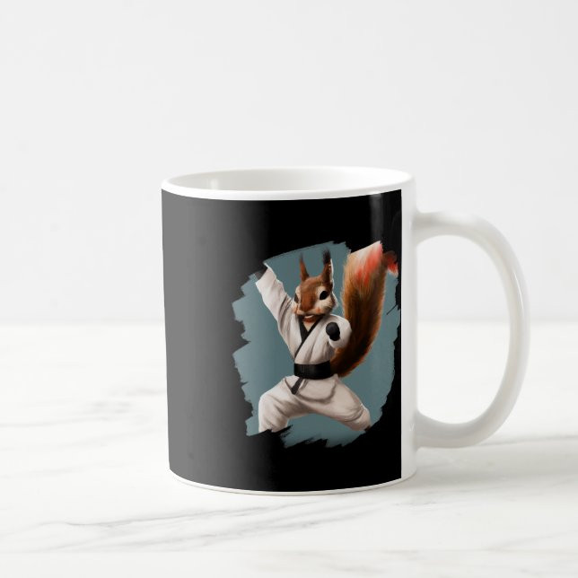 Ekorre gör karate spark svart bälte kampsport kaffemugg (Höger)