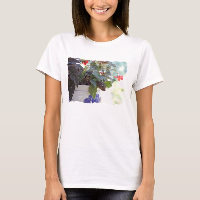 Ekorre i blommakruka tee (Framsida)