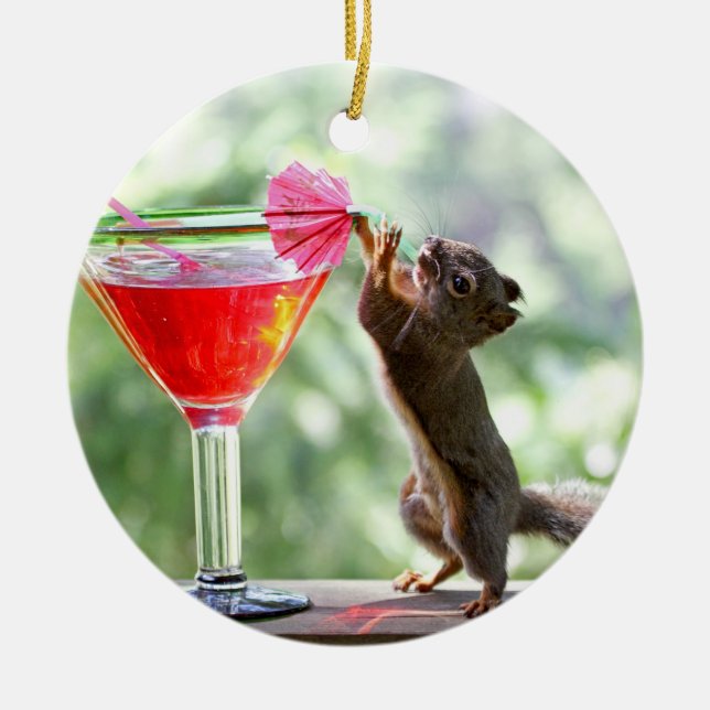 Ekorre som dricker coctailen julgransprydnad keramik (Framsidan)