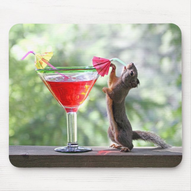 Ekorre som dricker en coctail på den lyckliga musmatta (Framsidan)
