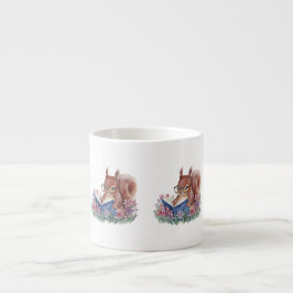 Ekorre som läser en bok, boende i blommor espressomugg