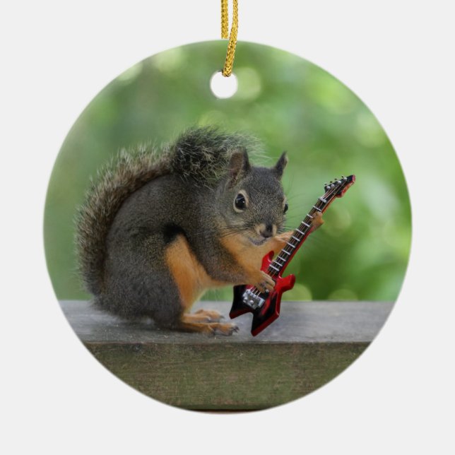 Ekorre som leker den elektriska gitarren julgransprydnad keramik (Framsidan)