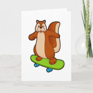 Ekorre som skateboardåkare med skateboard kort