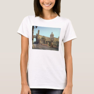 El-Duomo som grundas av Walter, ärkebiskop av Tee Shirt