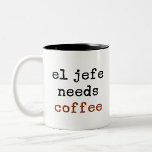 el jefe behöver kaffe Två-Tonad mugg