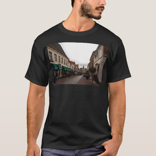 Elburg Shopping Street Nederländerna. T Shirt (Framsida)