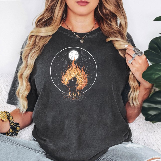 Eldhår Kvinna Måne Stjärnbild Bål Konst T Shirt (Skapare uppladdad)