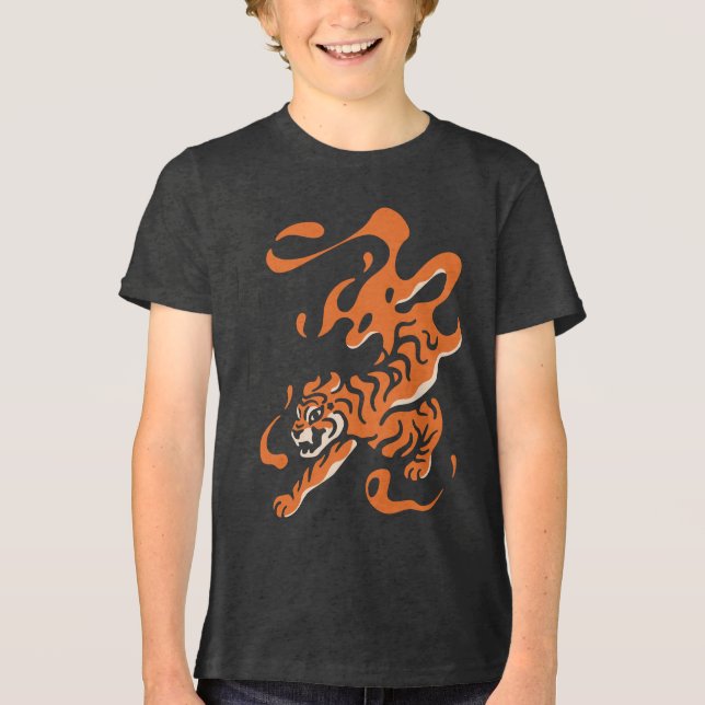 Eldig Tiger: Asiatisk Djärv Design T Shirt (Framsida)