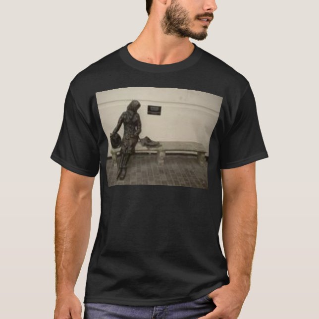 Eleanor Rigby Tee Shirt (Framsida)