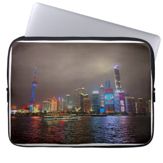 Electric Dreams - Futuristiska Shanghai Skyline, A Laptop Fodral