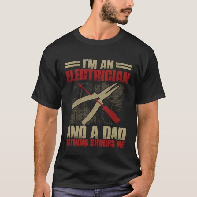 Electrician Dad   Electrician Father T Shirt (Framsida)