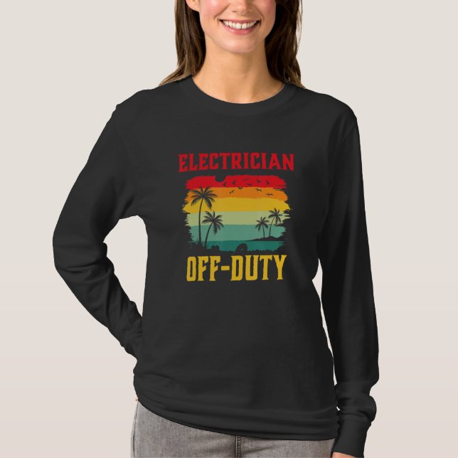 Electrician On Holiday Off Duty  Summer Break Outf T Shirt (Framsida)