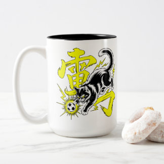 Electrifying Thunder Cat Soccer Mug Två-Tonad Mugg