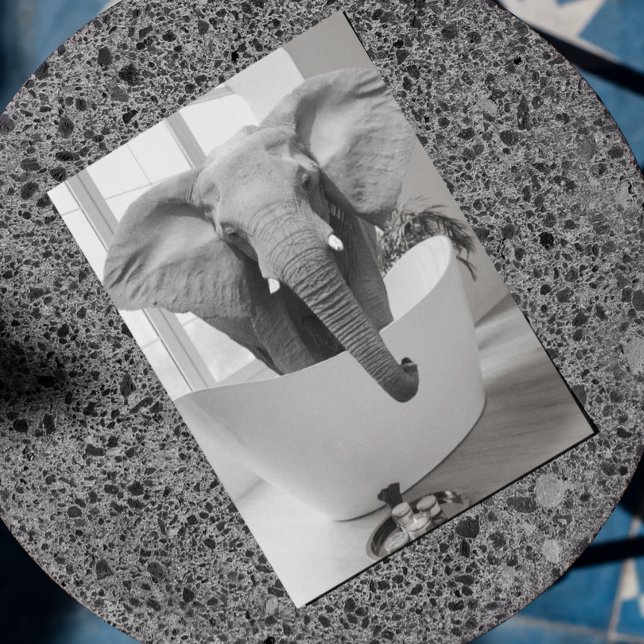 Elefant badkar svart vit badrums konst vykort (Skapare uppladdad)
