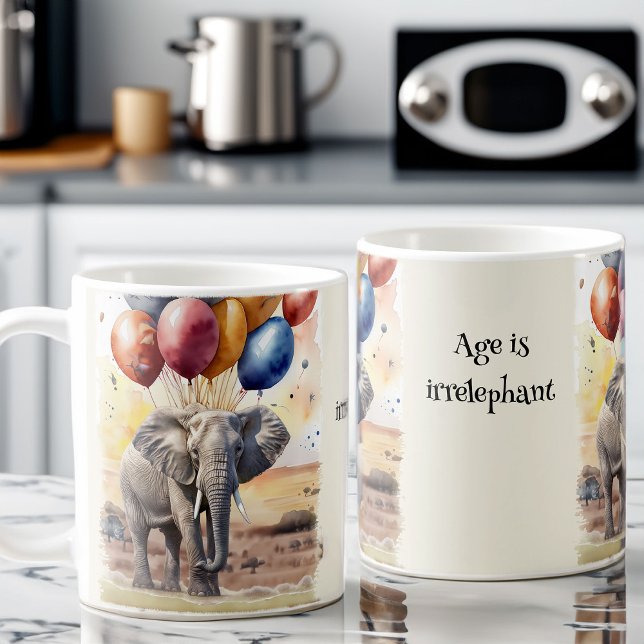 Elefant och Balloons Play på Ord Funny Birthday Kaffemugg (Age is Irrelephant Funny Birthday Mug)