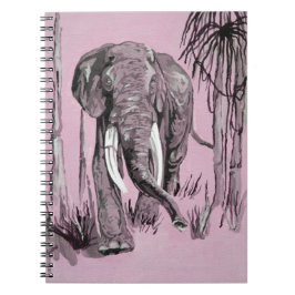 Elefant som rullar genom Wooded Savanna in Rosa Anteckningsbok Med Spiral