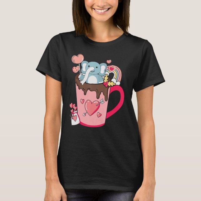Elefanten om lycklig Rosa Valentines day i kaffe C T Shirt (Framsida)