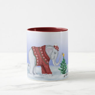 Elefanten räcker in den stack tröjamuggen mugg