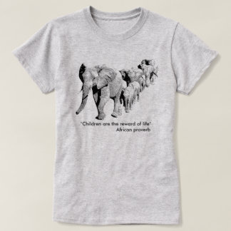Elefantfamilj i afrikanskt djurliv för procession tee shirt