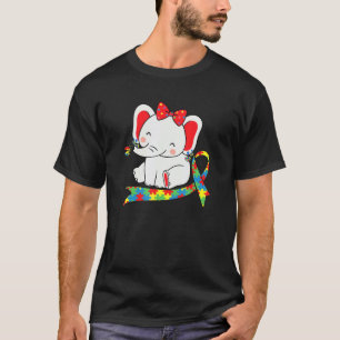 Elefantmamma som bär örhängen Autism Hjärta Fjäril T Shirt