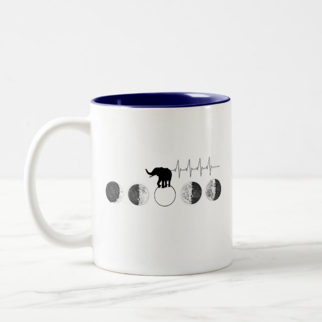 Elefantomer som går igenom faser i Måne Heartslag Två-Tonad Mugg (Vänster)