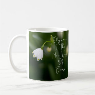 Elegance är det nya sättet att bli grönt blomma mu kaffemugg