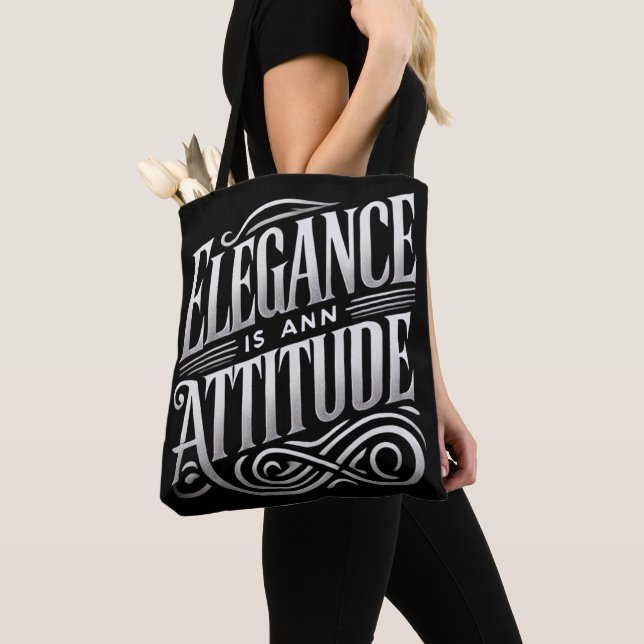 Elegance Is an Attitude – Luxe Statement Tote Tygkasse (Närbild)