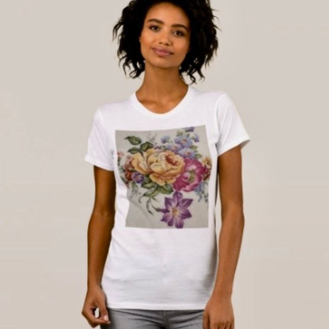 Elegance: Porcelain-Inspired T-Shirt (Skapare uppladdad)